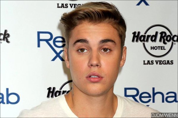 Justin Bieber Asks Fans to 'Respect' Him If They Want to Take Photos Together