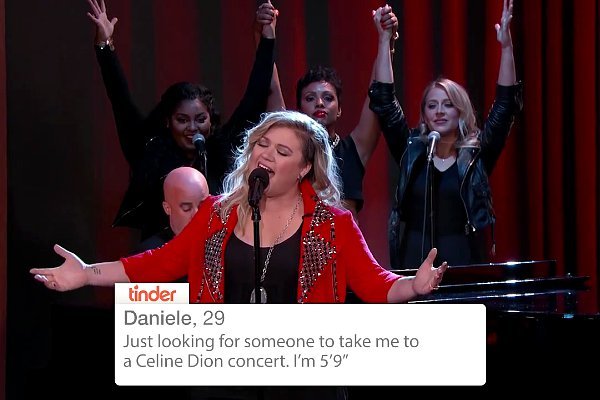 Video: Kelly Clarkson Sings Tinder Profiles on 'Jimmy Kimmel'