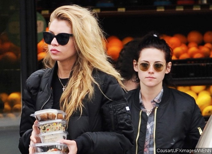 Kristen Stewart and Stella Maxwell Flaunt Serious PDA on NYC Sidewalk