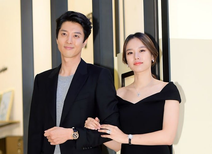 Lee Dong Gun and Jo Yoon Hee Welcome Their First Child