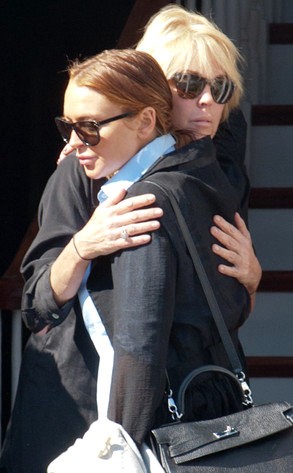 Spice-Celeb: Lindsay and Dina Lohan Hug After Limousine Fight, Audio ...