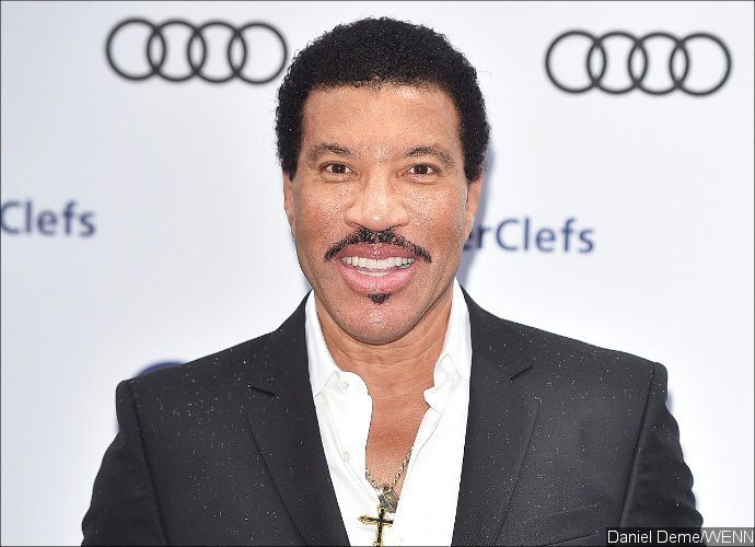 Lionel Richie Puts 'All the Hits Tour' on Hold Due to Knee Surgery