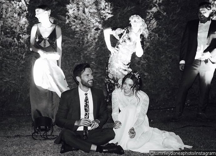 Lizzy Caplan and Tom Riley Get Married in Italy, Share Stunning Wedding Pic