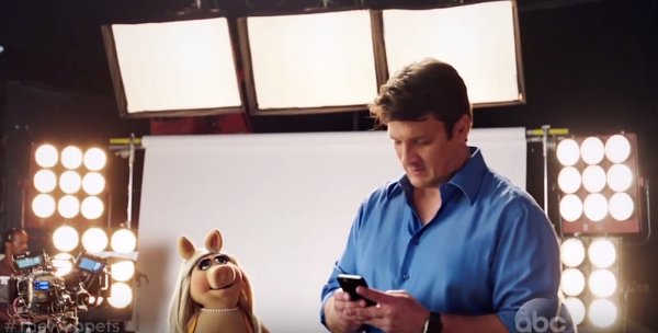 Miss Piggy Has Her Eyes on Nathan Fillion's Butt in 'The Muppets' New Promo