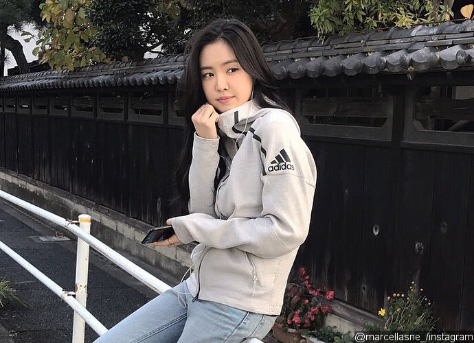 Son Na Eun Sex - Apink's Naeun Rips Her Pants During Concert, Fans Are Enraged