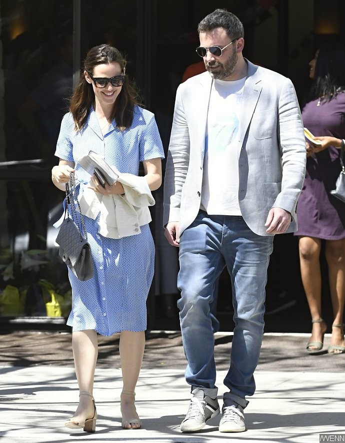 Jennifer Garner and Ben Affleck Channel One Happy Family for Easter ...