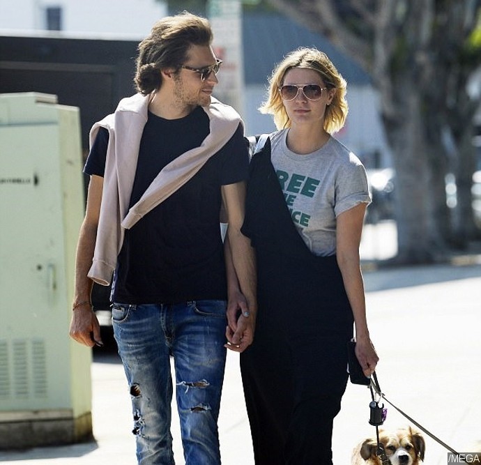 New Couple Alert! Mischa Barton Spotted Cozying Up to Mystery Hunk in ...