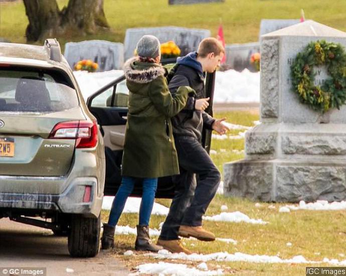 Julia Roberts Gets Into Heated Argument With Lucas Hedges When Filming In Cemetery For New Film 7695