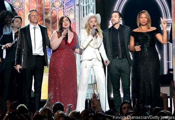 Video: Queen Latifah Officiates 34 Couples' Weddings at Grammy Awards