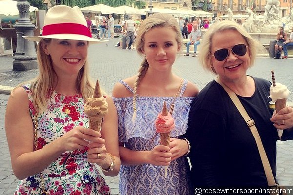 Reese Witherspoon Enjoys Italian Vacation with Daughter Ava and Mom Betty