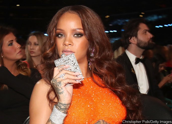 Rihanna Drinking From Diamond Flask at Grammys Creates Twitter Buzz