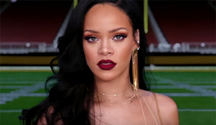 Is Rihanna Hinting She's Performing at the 2016 Grammy Awards?