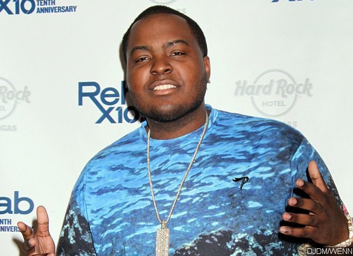 Watch Sean Kingston Hit a Fan With Microphone During Performance