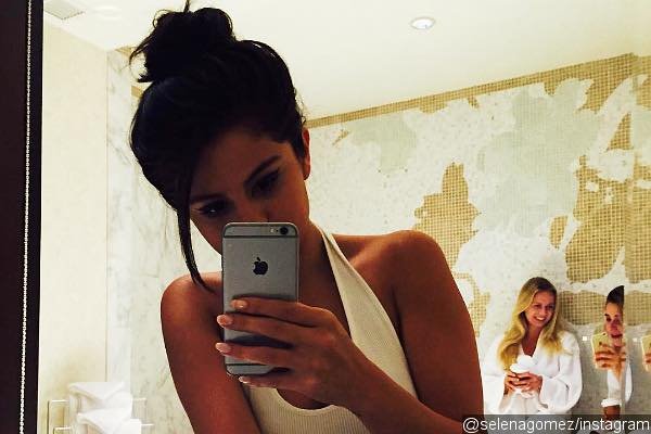 Selena Gomez Strips Down to Underwear in Bathroom Selfie