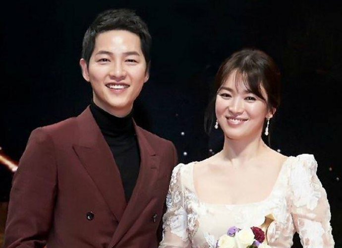 Song Joong Ki and Song Hye Kyo Pictured Together Backstage on Theater Date