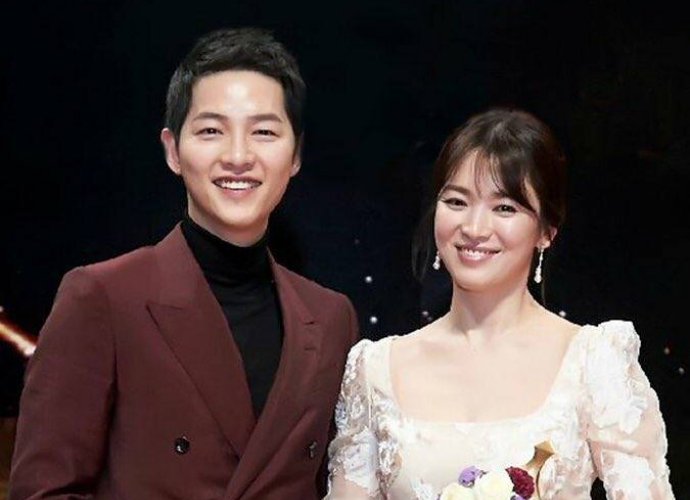 Song Joong Ki and Song Hye Kyo Spotted on Bowling Date on Christmas Eve