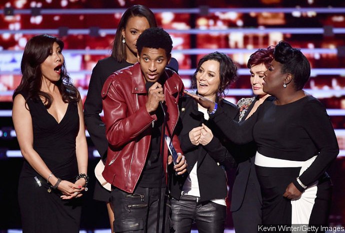 It's Not Kanye West! Stranger Crashes 'The Talk' Acceptance Speech at People's Choice Awards