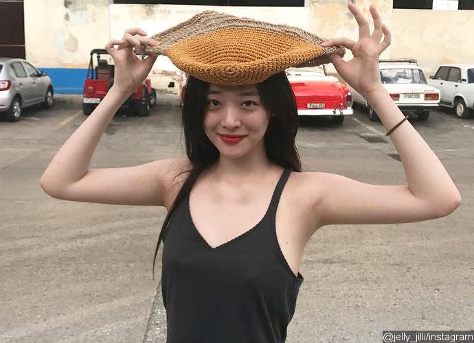 Ex f(x) Member Sulli Stirs Debate as She Goes Braless During Cuban Vacation