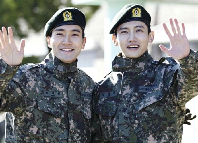 Super Junior's Siwon and TVXQ's Changmin Get Discharged From Military
