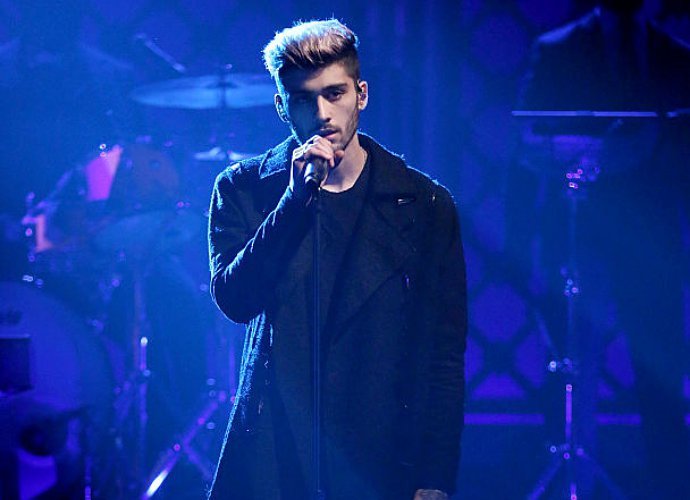 Watch Zayn Malik Debut New Song Its You Unveil Album Cover On Tonight Show 