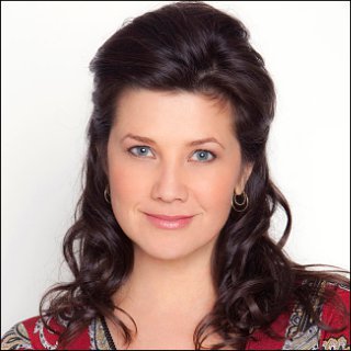 Daphne Zuniga Profile Photo
