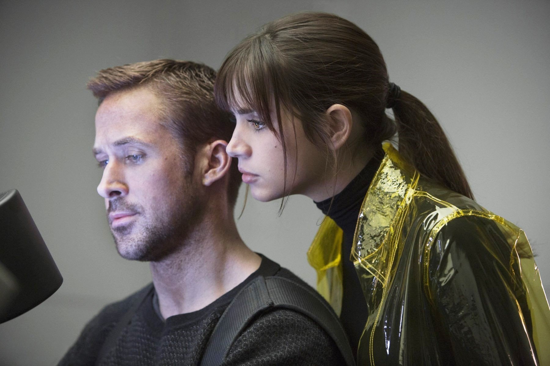 Ryan Gosling stars as Officer K and Ana de Armas stars as Joi in Warner Bros. Pictures' Blade Runner 2049 (2017)