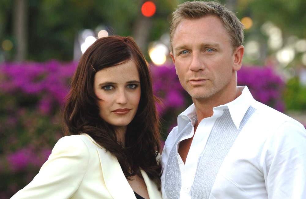 Eva Green as Vesper Lynd and Daniel Craig as James Bond in 