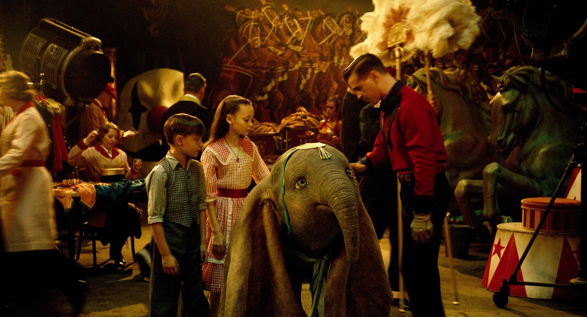 Finley Hobbins, Nico Parker and Colin Farrell in Walt Disney Pictures' Dumbo (2019)