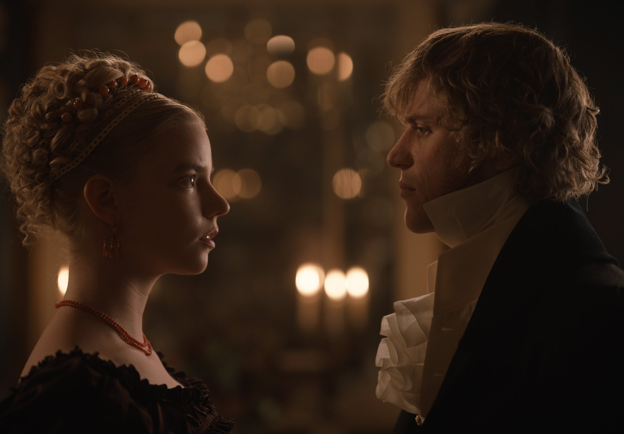 Anya Taylor-Joy stars as Emma Woodhouse and Johnny Flynn stars as George Knightley in Focus Features' Emma. (2020)