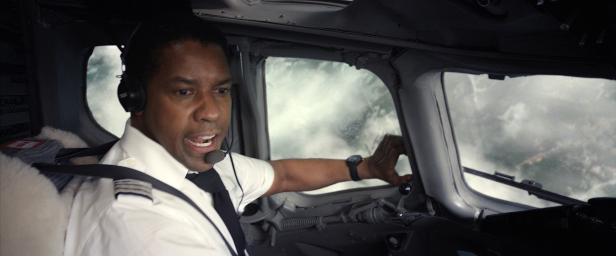 Denzel Washington stars as Whip in Paramount Pictures' Flight (2012)