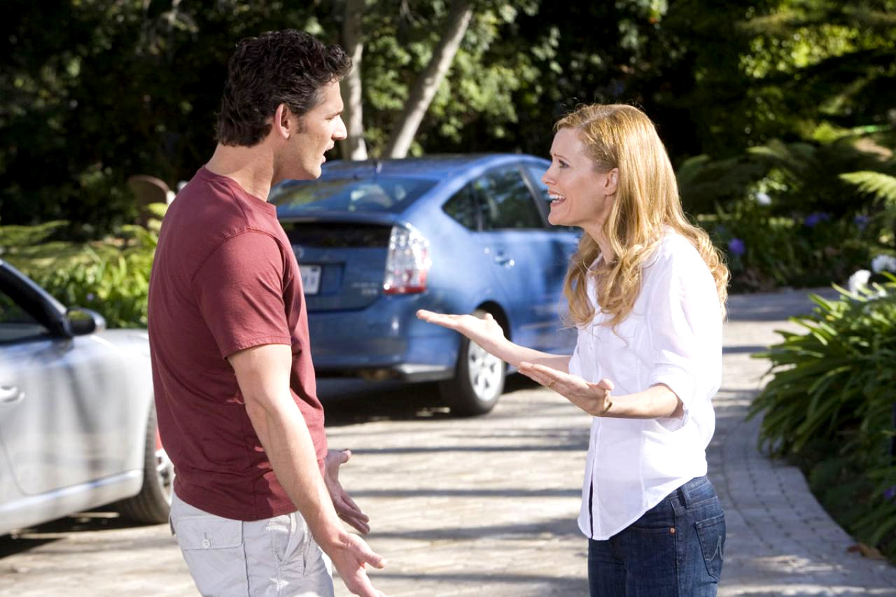 Eric Bana stars as Clarke and Leslie Mann stars as Laura in Universal Pictures' Funny People (2009)