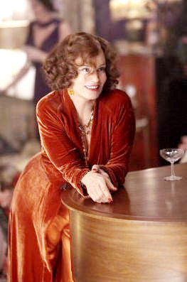 Jessica Lange stars as 'Big' Edith Bouvier Beale in HBO Films' Grey Gardens (2009)