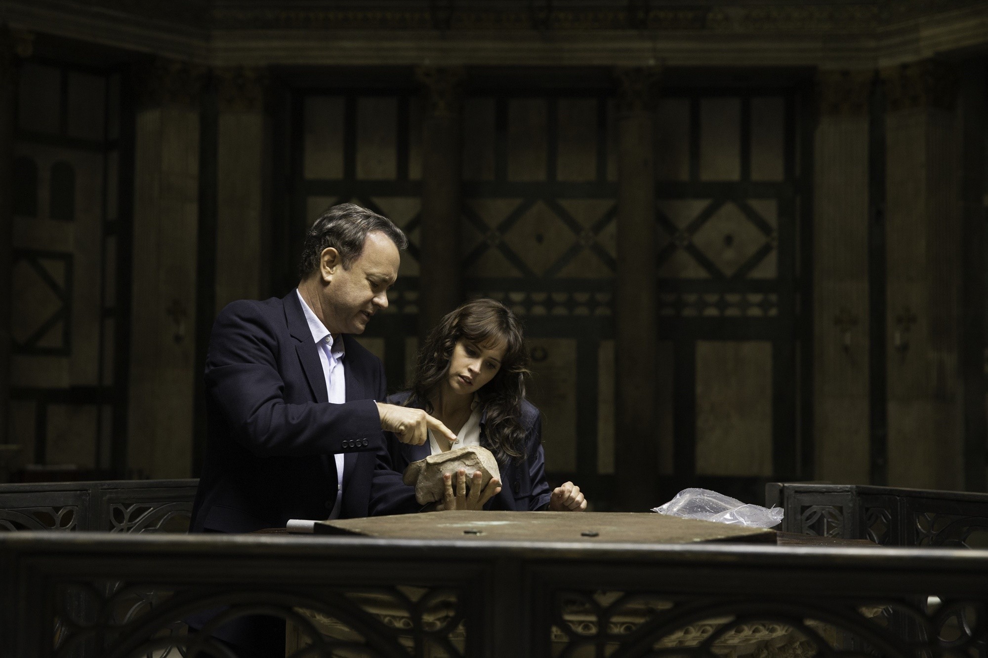 Tom Hanks stars as Robert Langdon and Felicity Jones stars as Dr. Sienna Brooks in Columbia Pictures' Inferno (2016)