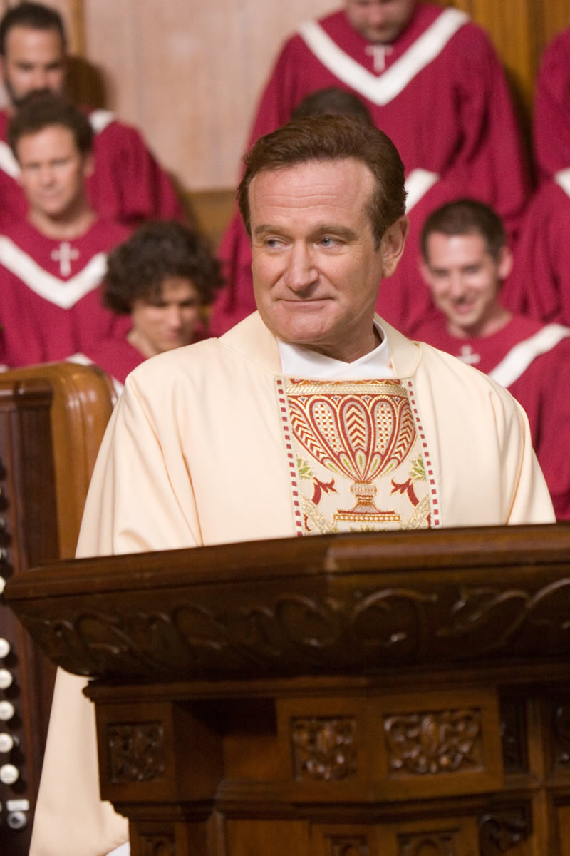Robin Williams as Reverend Frank in Warner Bros. Pictures' License to Wed (2007)