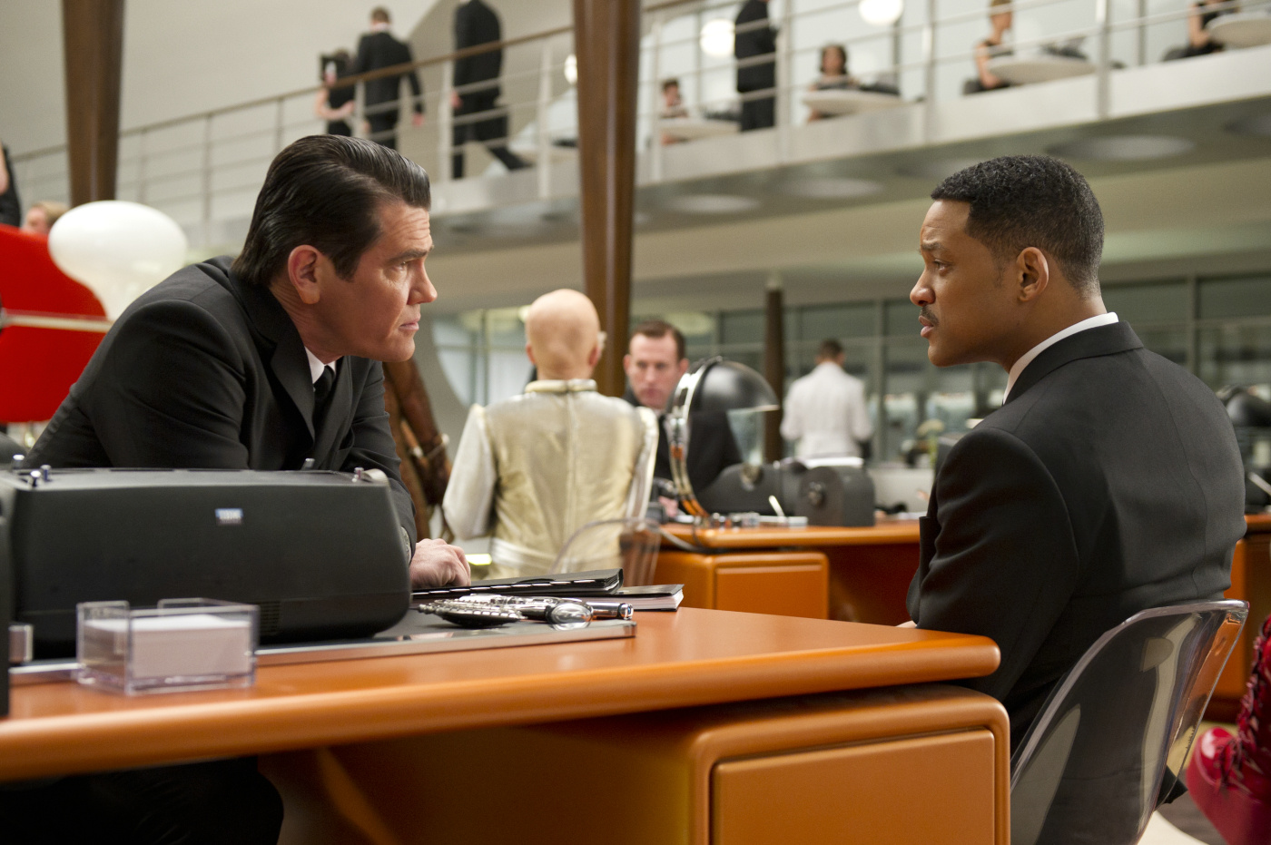 Josh Brolin stars as Young Agent K and Will Smith stasr as Agent J in Columbia Pictures' Men in Black 3 (2012)