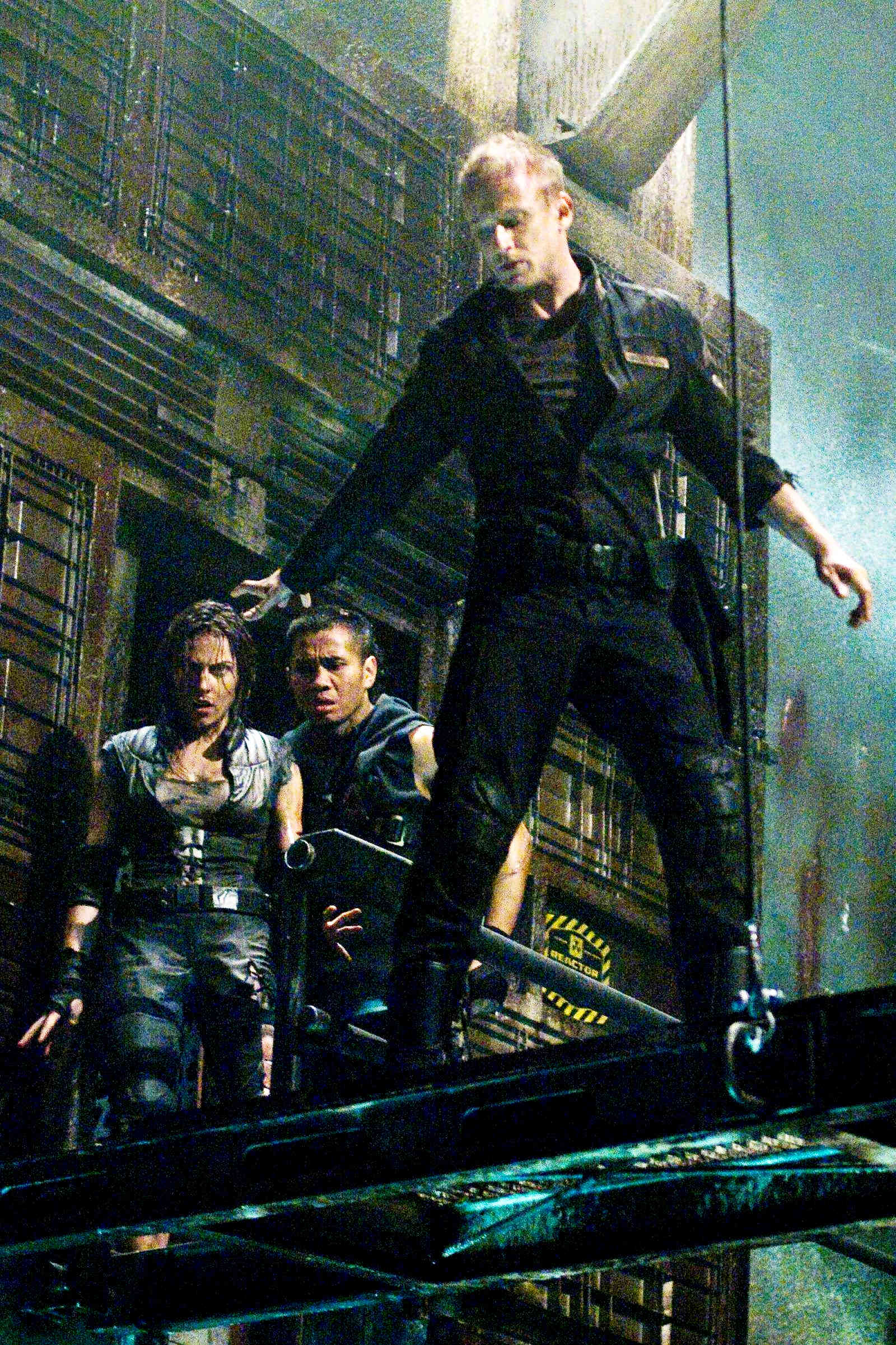 Antje Traue, Cung Le and Ben Foster in Overture Films' Pandorum (2009)