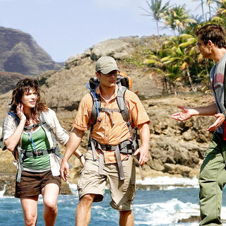Milla Jovovich, Steve Zahn and Timothy Olyphant in Universal Pictures' A Perfect Getaway (2009)