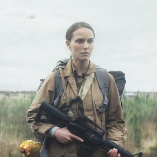 Jennifer Jason Leigh stars as Dr. Ventress and Natalie Portman stars as Lena in Paramount Pictures' Annihilation (2018)