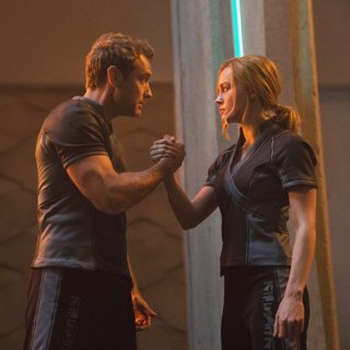 Jude Law stars as Walter Lawson/Mar-Vell and Brie Larson stars as Carol Danvers/Captain Marvel in Marvel Studios' Captain Marvel (2019)