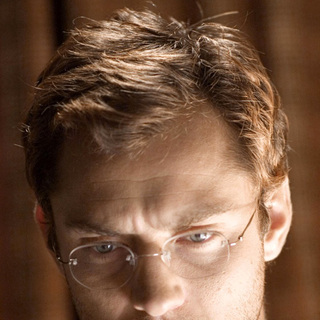 Jude Law as Dan in Columbia Pictures' Closer (2004)