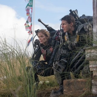 Emily Blunt stars as Rita Vrataski and Tom Cruise stars as Lt. Col. Bill Cage in Warner Bros. Pictures' Edge of Tomorrow (2014). Photo credit by David James.