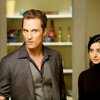 Matthew McConaughey stars as Connor and Noureen DeWulf stars as Melanie in New Line Cinema's Ghosts of Girlfriends Past (2009)