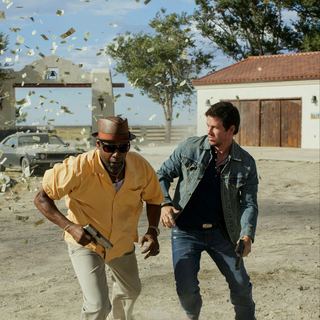 Denzel Washington stars as Bobby and Mark Wahlberg stars as Stig in Universal Pictures' 2 Guns (2013)