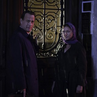 Tom Hanks stars as Robert Langdon and Sidse Babett Knudsen stars as Dr. Elizabeth Sinskey in Columbia Pictures' Inferno (2016)
