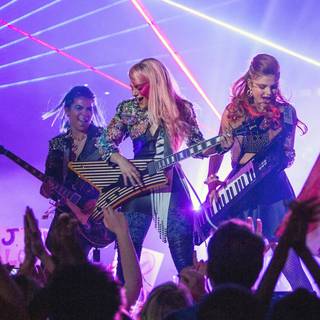 Jem and the Holograms Picture 2