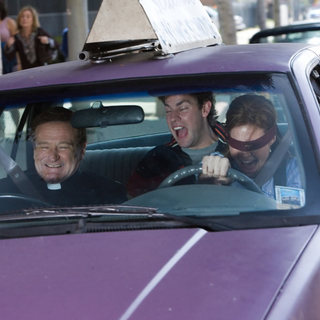 Mandy Moore, Robin Williams and John Krasinski in Warner Bros. Pictures' License to Wed (2007)