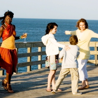 Viola Davis, Mae Whitman, Charlie Tahan, and Diane Lane in Warner Bros. Pictures' Nights in Rodanthe (2008)