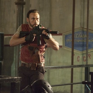 Kevin Durand stars as Barry Burton in Screen Gems' Resident Evil: Retribution (2012)