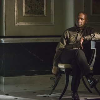 Denzel Washington stars as Robert McCall in Columbia Pictures' The Equalizer (2014)