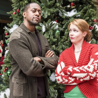 Jaleel White stars as Paul Greenberg and Melissa Joan Hart stars as Rose DeMarco in Lifetime's The Santa Con (2014). Photo credit by Ali Gilliams.